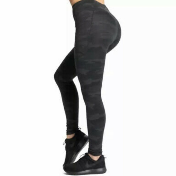 all in motion Pants - Sz 3X All in Motion Premium Elongate high rise 7/8 legging Black Camouflage